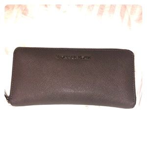 MK wallet mauve